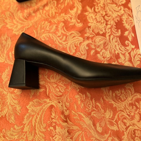 AGL - Tracy Block Heels NIB - NEW - size 10 1/2. Reg $398. Black. - Picture 7 of 9